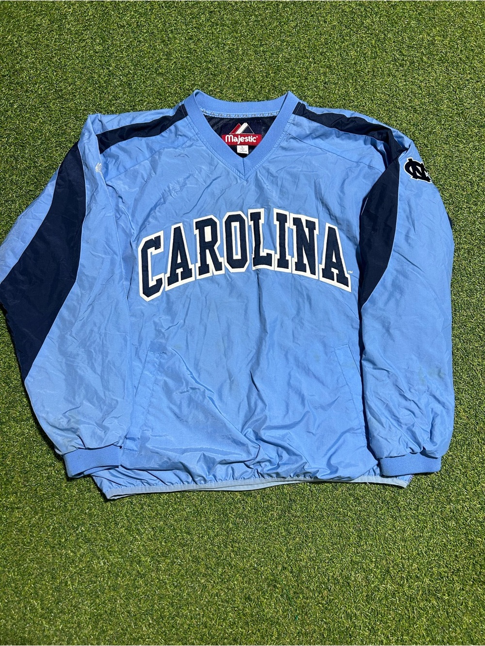 Men’s vintage Y2K Majestic UNC Carolina Tar Heels Windbreaker Pullover jacket